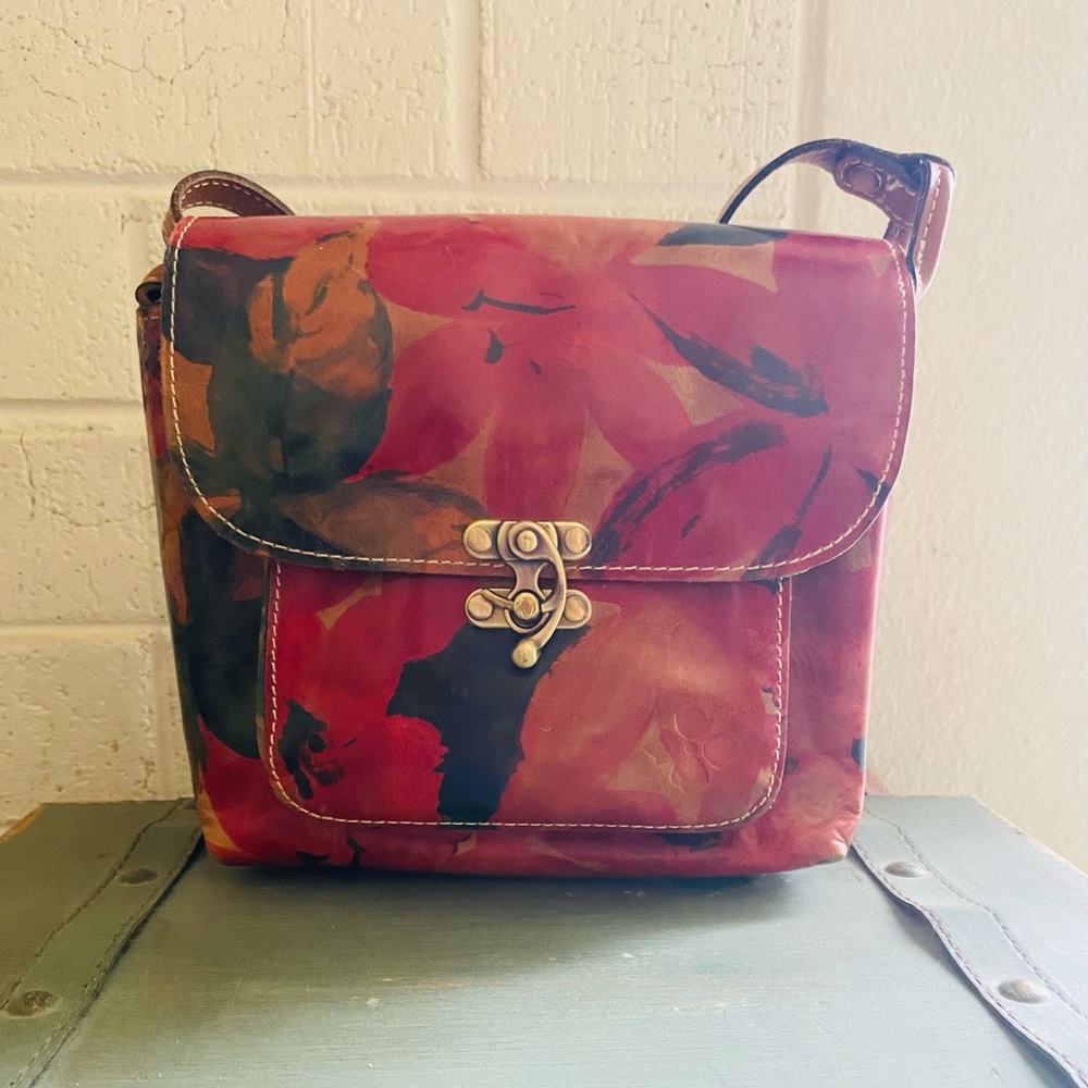 PATRICIA NASH SPRING MILTI COLOR SHOULDER BAG EUC